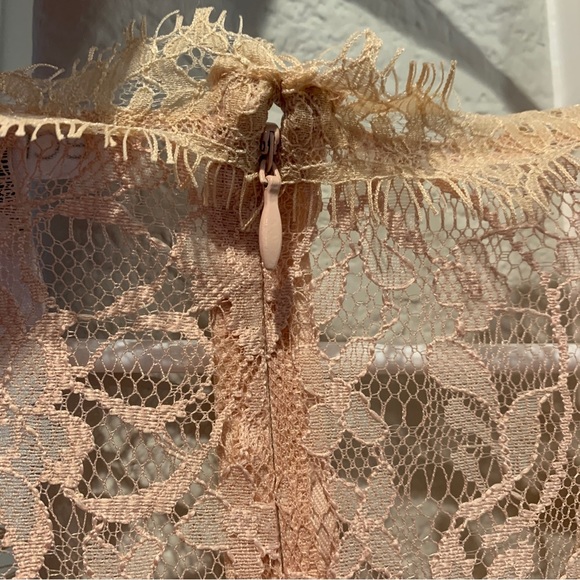 BCBG Generation Rose Smoke Lace Pleated Mini Dress Size 2 - Picture 4 of 16